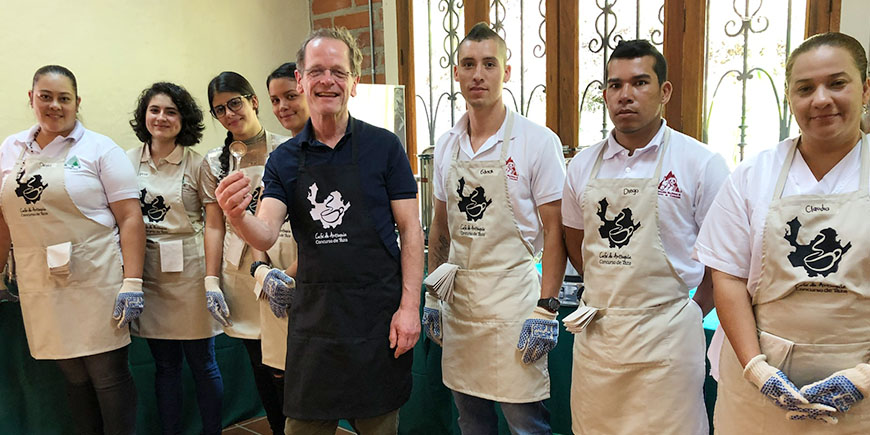 De 3 c’s: corona lepel, de corona kop en Coffee For Peace